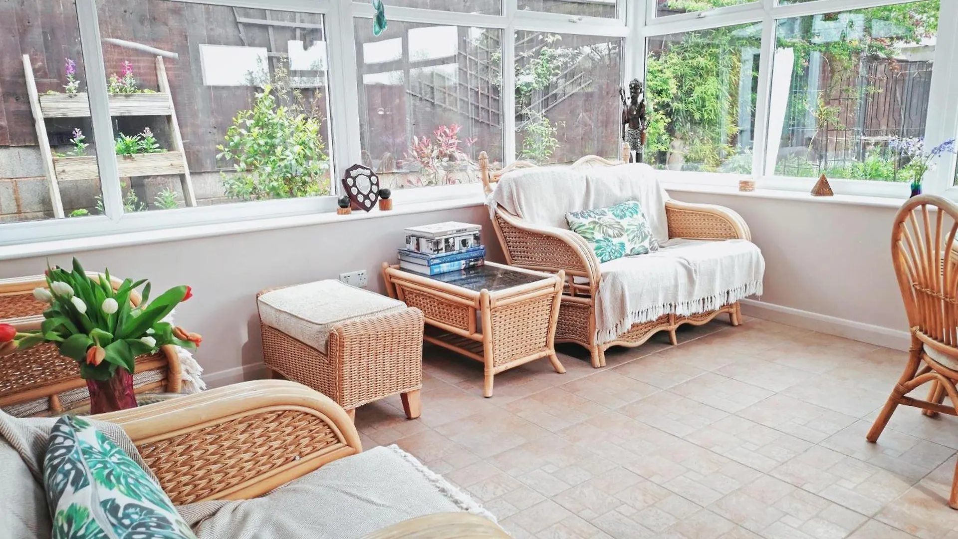Spacious 3-Bed House - Long Stays - Free Private Parking - Contractor Friendly Exeter Holiday home