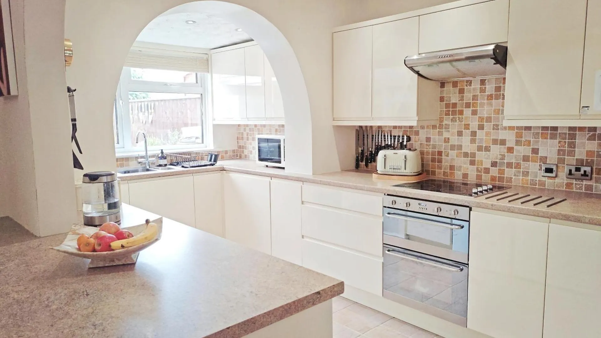 Spacious 3-Bed House - Long Stays - Free Private Parking - Contractor Friendly Exeter 0*,