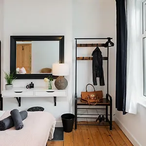 Nomi Homes - - Bookdirect - - - Wifi Exeter